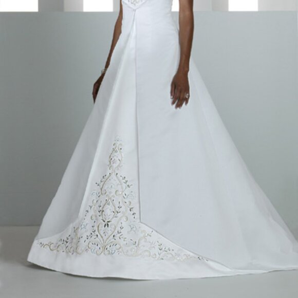Aline Satin Ballgown Wedding Dress, Split-Front Embroidered Lace Midieval Classi - Picture 2 of 2